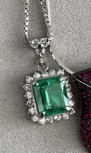 An Exquisite 2.29ct Colombian Emerald & Diamond Platinum Pendant & Cha