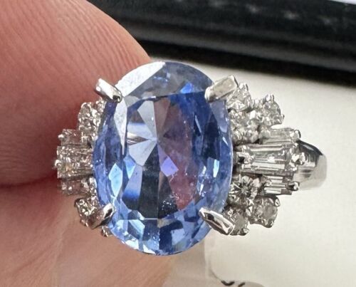 A Delightful 4.53ct Unheated Blue Sapphire Platinum & Diamond Ring