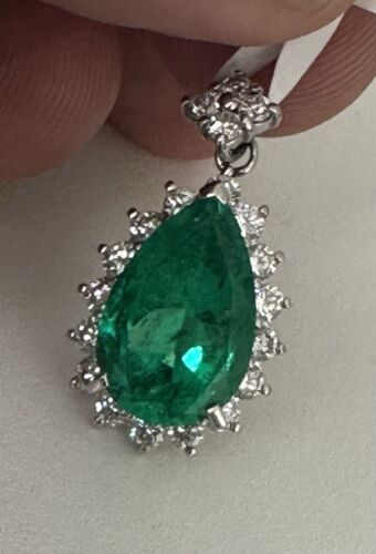 Exquisite 4.02ct Colombia Emerald & Diamond Platinum Pendant