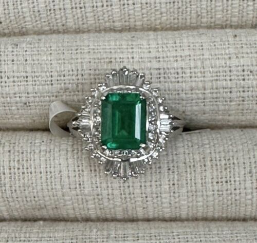 A Stunning 2.18ct Colombia Emerald & Diamond Platinum Ring