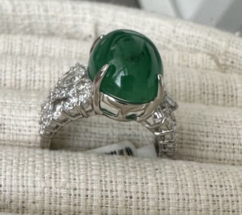 Beautiful 10.23ct Colombia Emerald Cabochon & Diamond Platinum Ring