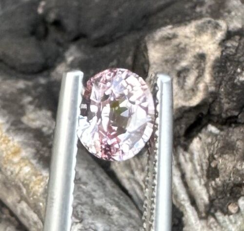 Exquisite Unheated No Heat 1.05ct Padparadscha Sapphire GIA Certificat