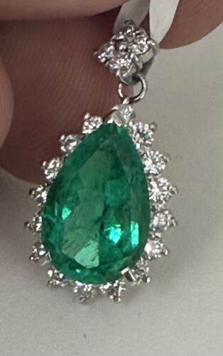 Exquisite 4.02ct Colombia Emerald & Diamond Platinum Pendant