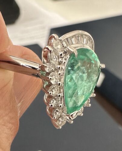 Exquisite 2.80ct Colombia Emerald & Diamond Platinum Ring