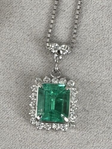 An Exquisite 2.29ct Colombian Emerald & Diamond Platinum Pendant & Cha