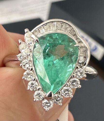 Exquisite 2.80ct Colombia Emerald & Diamond Platinum Ring