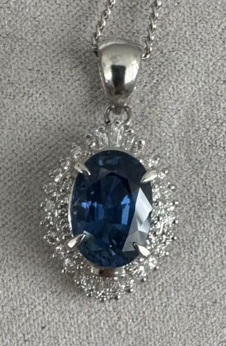 A Delightful 2.89ct Sri Lanka Sapphire & Diamond Platinum Pendant