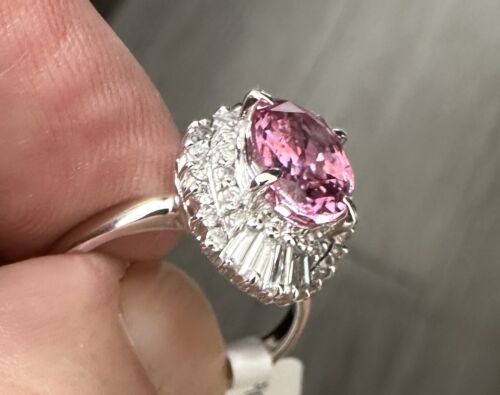 A Beautiful 2.76ct Pink Sapphire & Diamond Ring