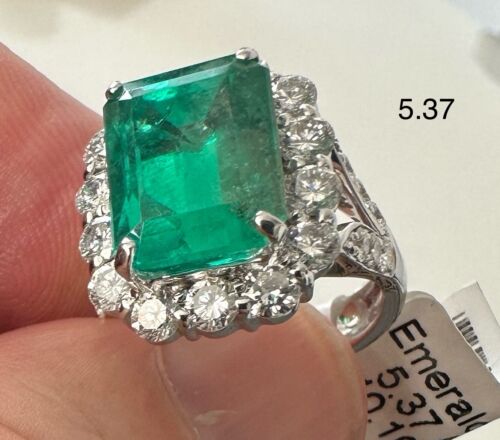 Magnificent 5.37ct Colombia Emerald & Diamond Platinum Ring