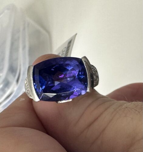 A Stunning 8.96ct Tanzanite & Diamond Ring Set In Platinum