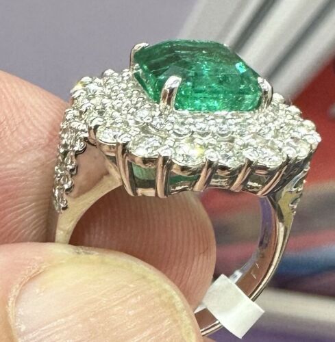 Gorgeous 3.11ct Colombia Emerald & Diamond Platinum Ring