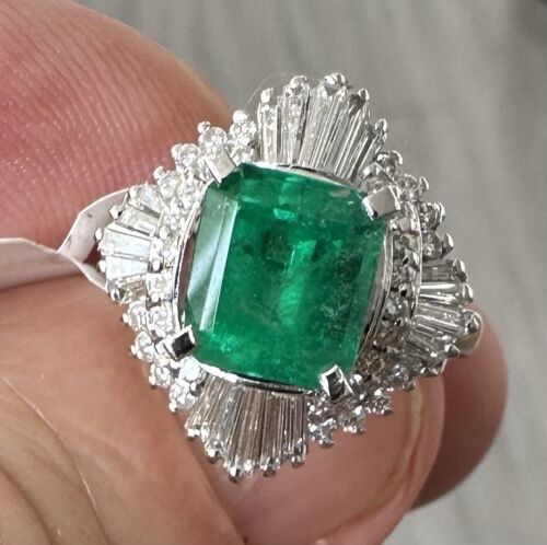 Magnificent 2.44ct Colombia Emerald & Diamond Platinum Ring