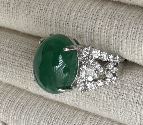 Beautiful 10.23ct Colombia Emerald Cabochon & Diamond Platinum Ring