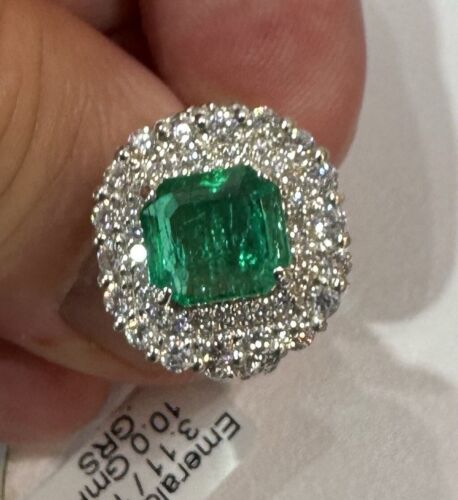 Gorgeous 3.11ct Colombia Emerald & Diamond Platinum Ring