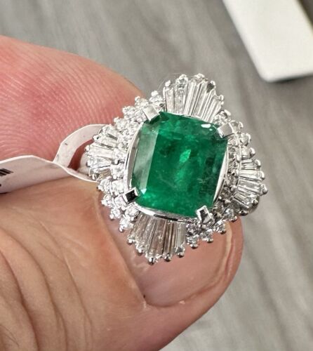 Magnificent 2.44ct Colombia Emerald & Diamond Platinum Ring