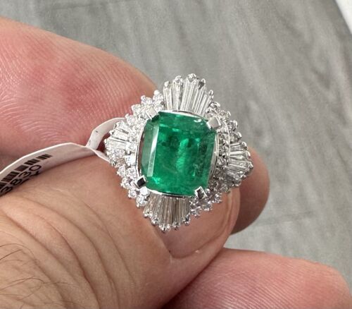 Magnificent 2.44ct Colombia Emerald & Diamond Platinum Ring