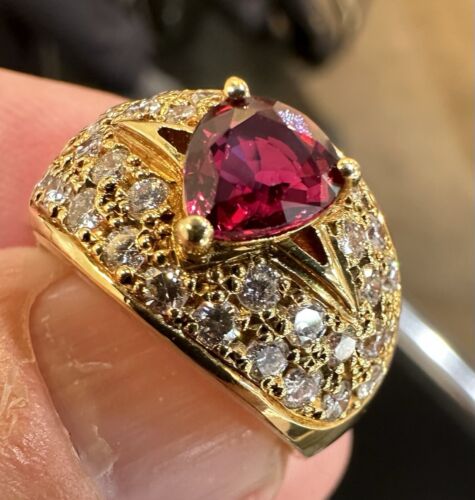 Exquisite 1.35ct Ruby & Diamond 18k Ring