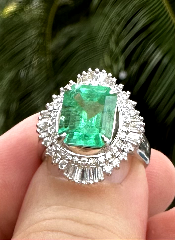 Magnificent 3.59ct Colombia Emerald & Diamond Platinum Ring