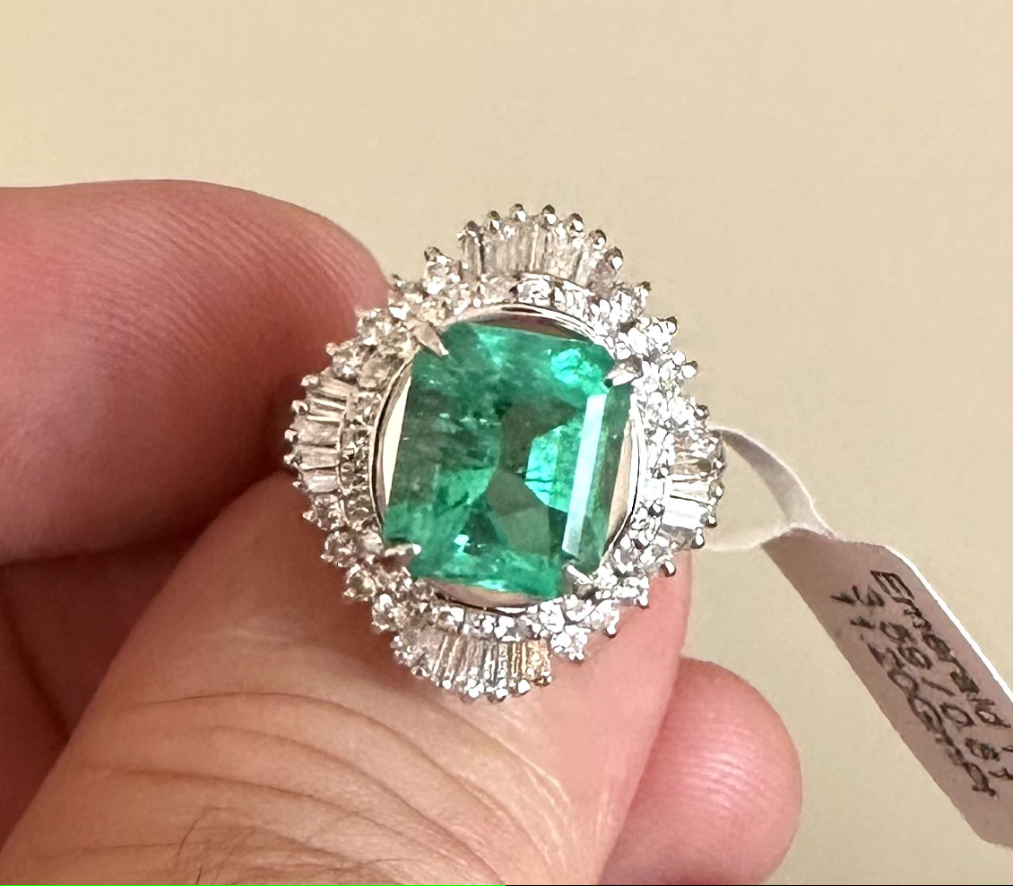 Magnificent 3.59ct Colombia Emerald & Diamond Platinum Ring