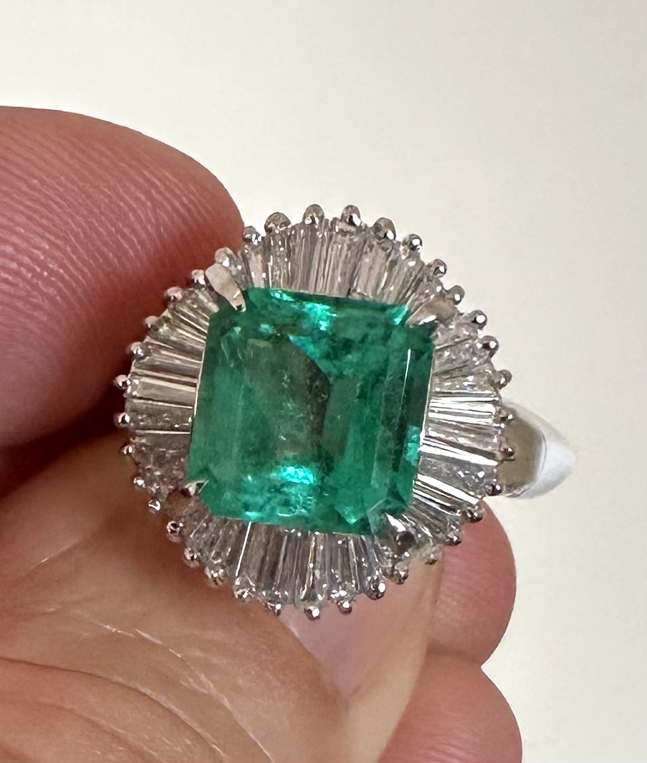 Magnificent 3.95ct Colombia Emerald & Diamond Platinum Ring