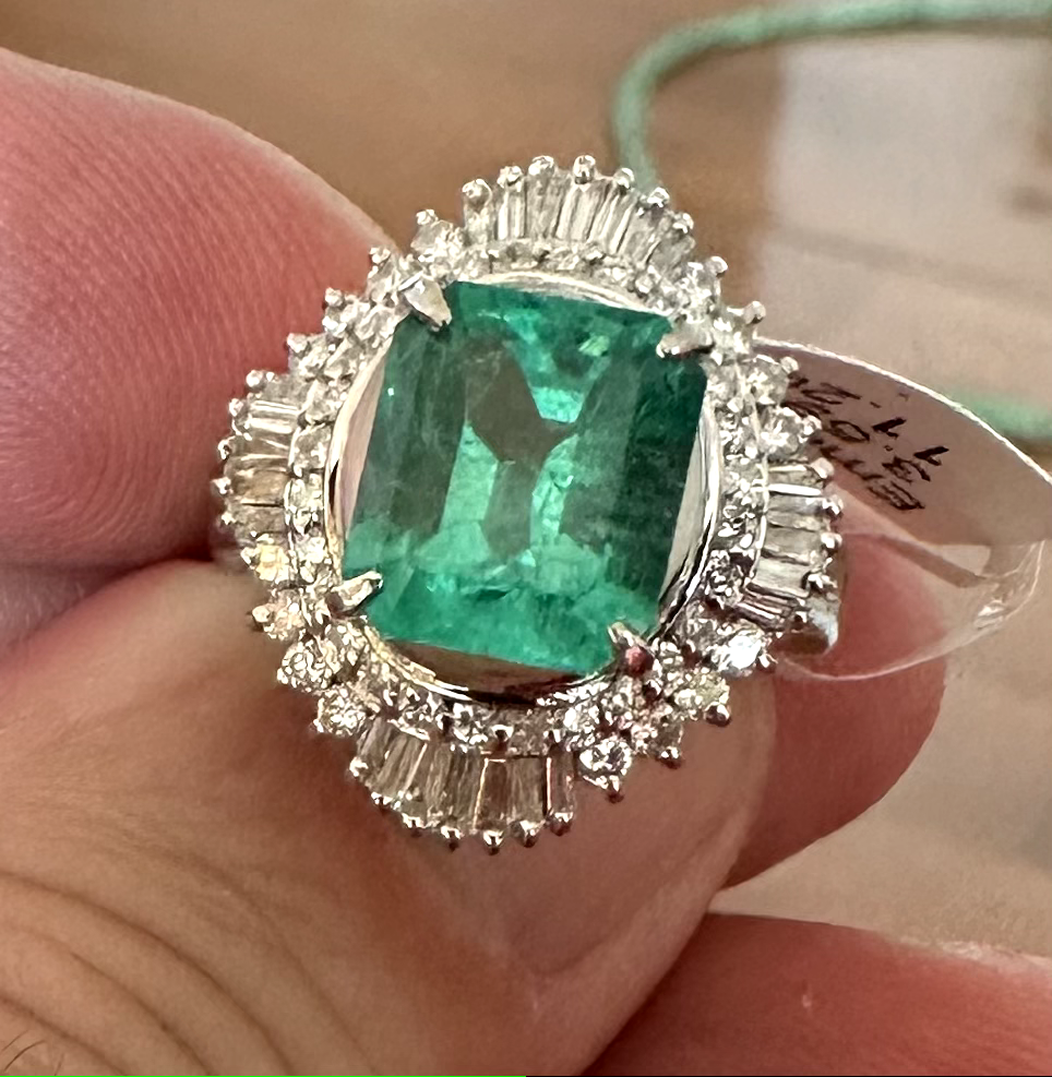 Magnificent 3.59ct Colombia Emerald & Diamond Platinum Ring