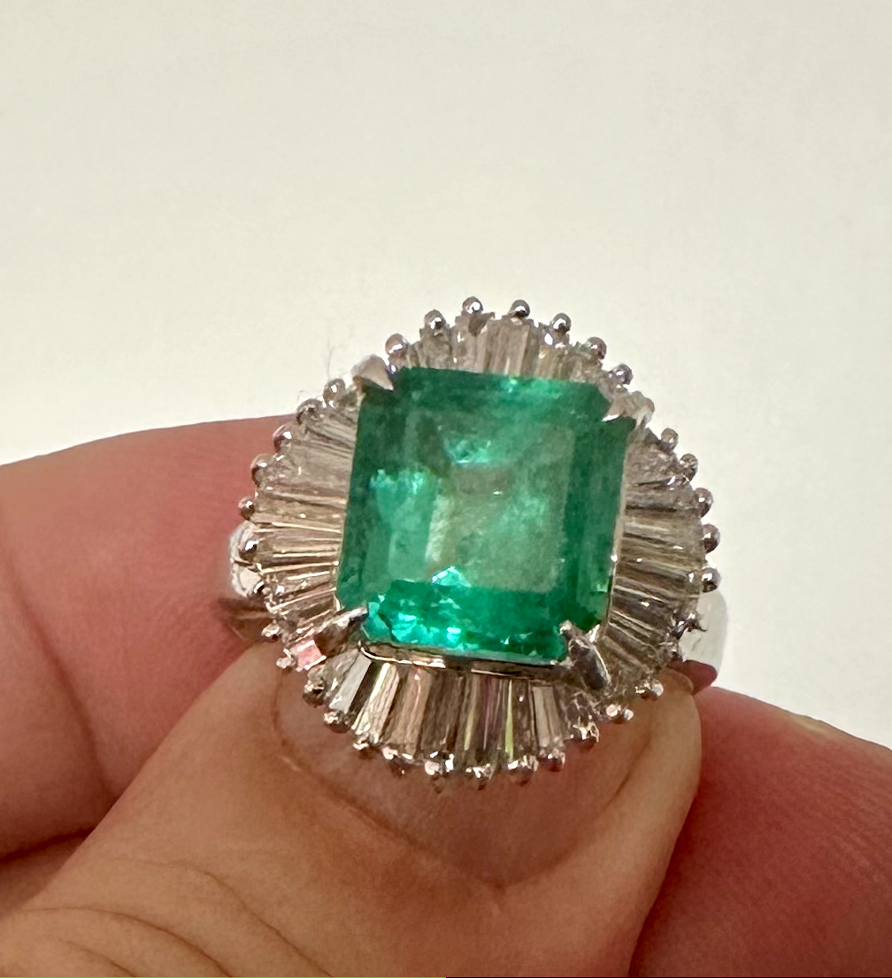 Magnificent 3.95ct Colombia Emerald & Diamond Platinum Ring