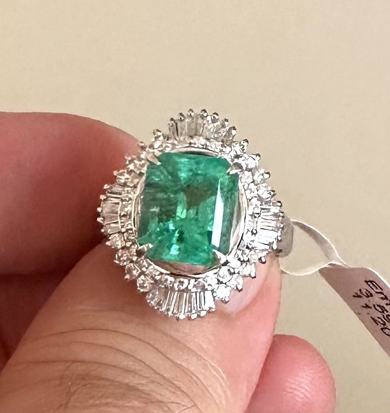 Magnificent 3.59ct Colombia Emerald & Diamond Platinum Ring