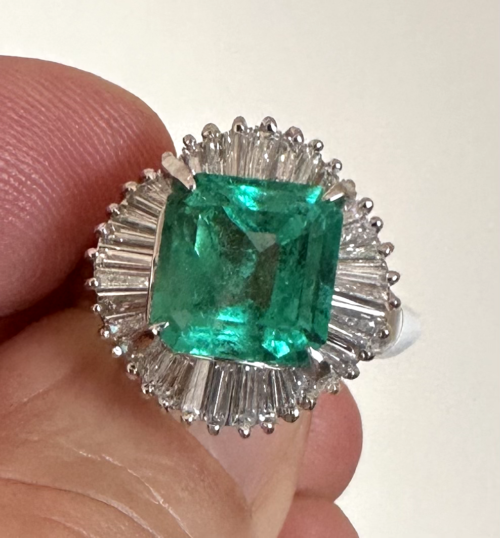 Magnificent 3.95ct Colombia Emerald & Diamond Platinum Ring