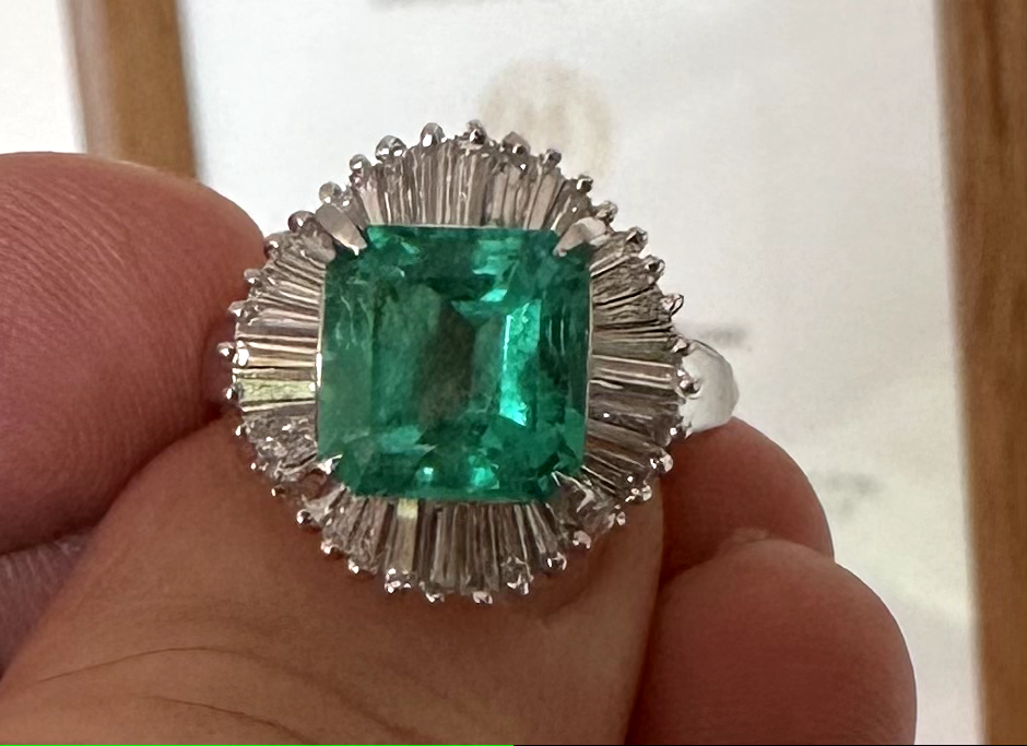 Magnificent 3.95ct Colombia Emerald & Diamond Platinum Ring