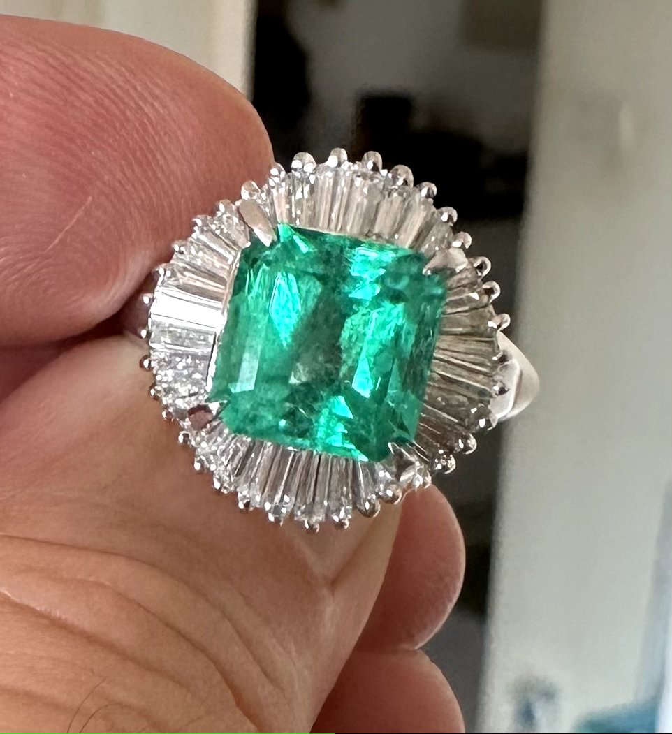 Magnificent 3.95ct Colombia Emerald & Diamond Platinum Ring