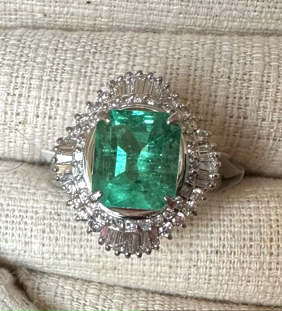 Magnificent 3.59ct Colombia Emerald & Diamond Platinum Ring