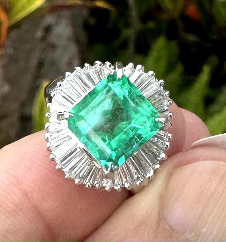 Magnificent 3.95ct Colombia Emerald & Diamond Platinum Ring