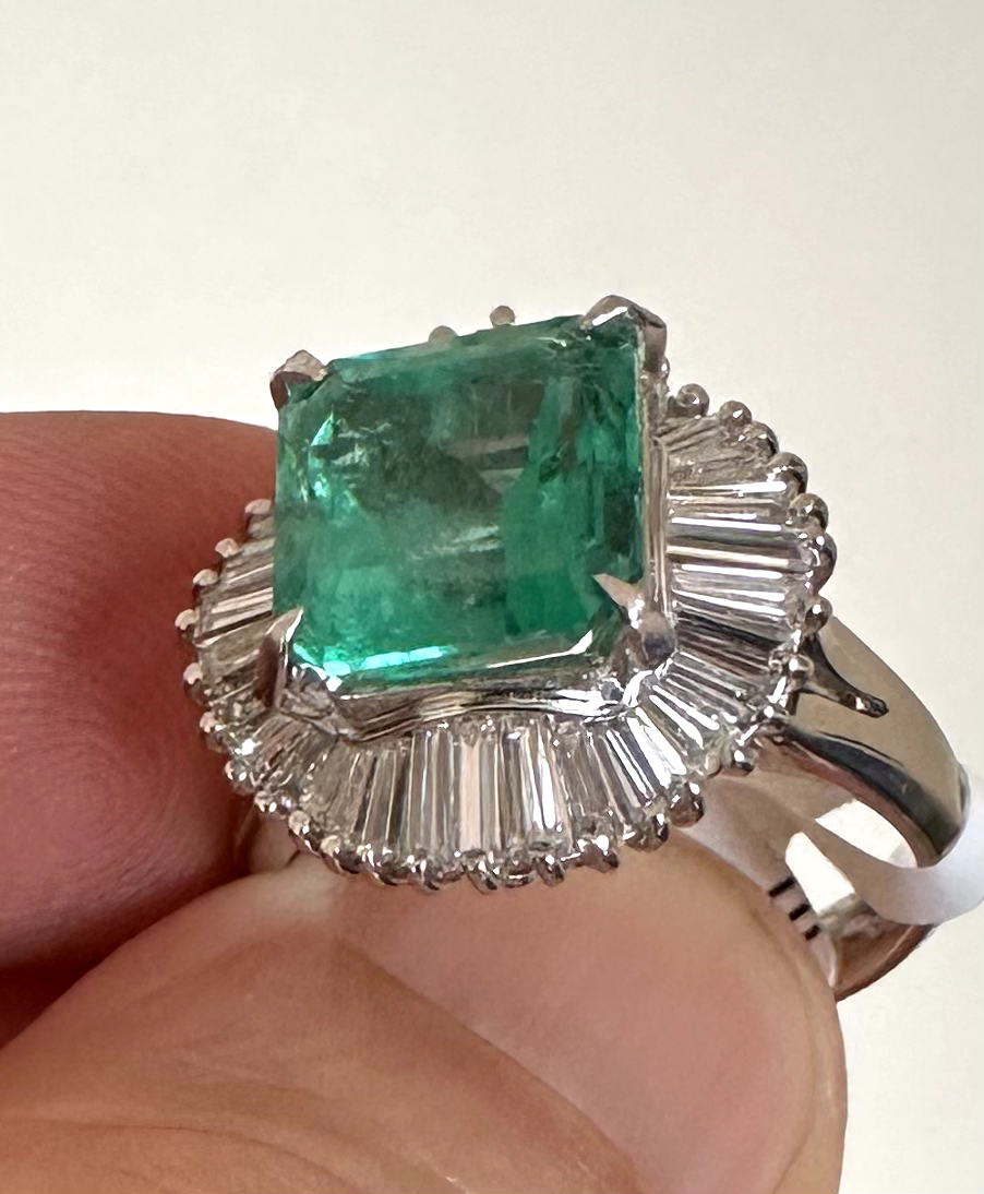 Magnificent 3.95ct Colombia Emerald & Diamond Platinum Ring