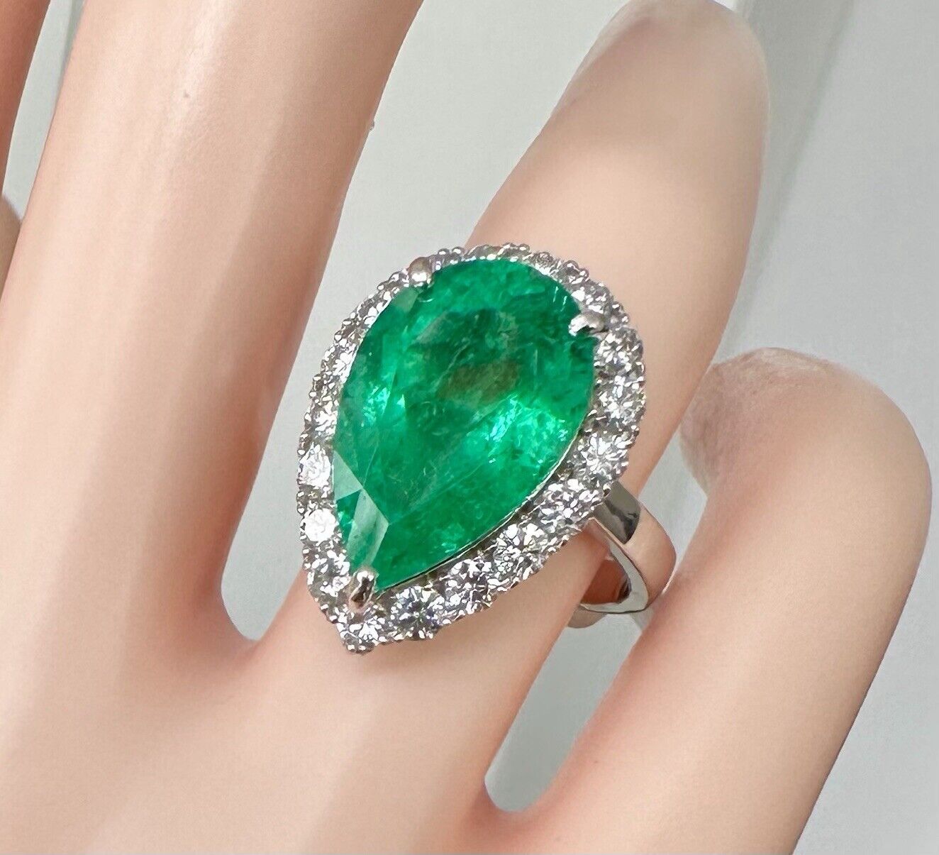 An Extraordinary 6.44ct Colombia Emerald & Diamond Platinum Ring