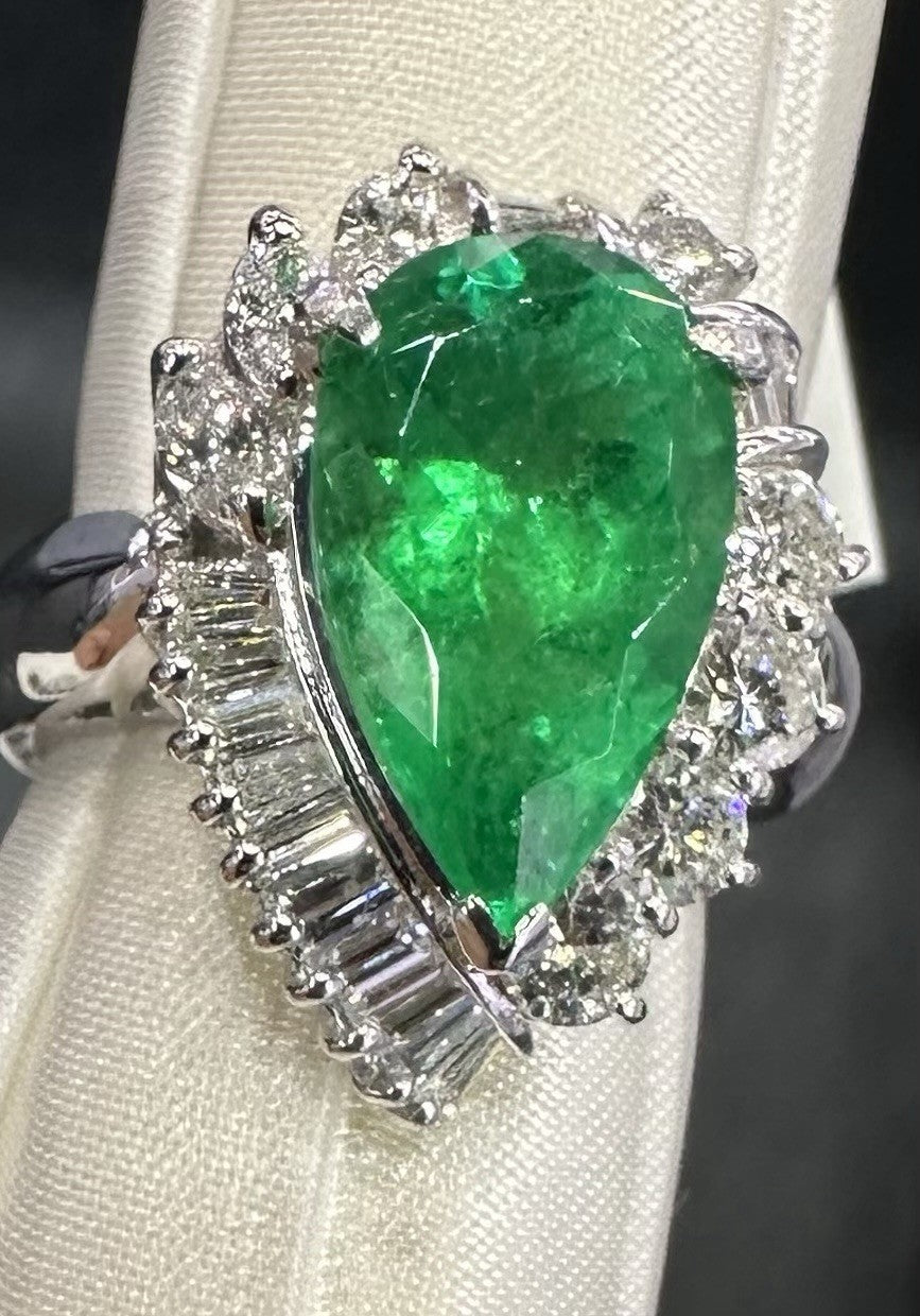 An Extraordinary 3.97ct Colombia Emerald & Diamond Platinum Ring