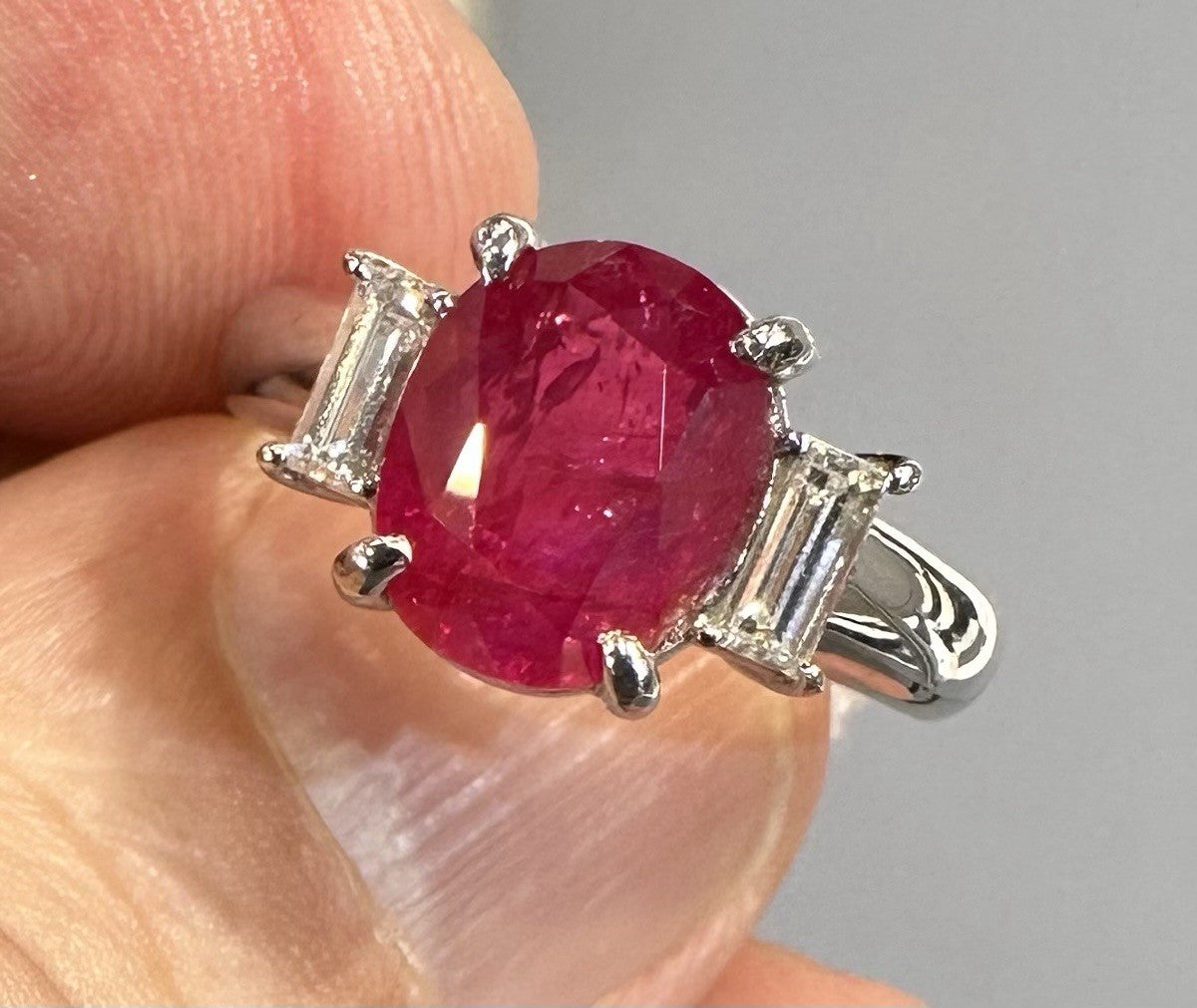 A Superb Unheated No Heat 3.01ct Burma Ruby & Diamond Ring GIA Certificate