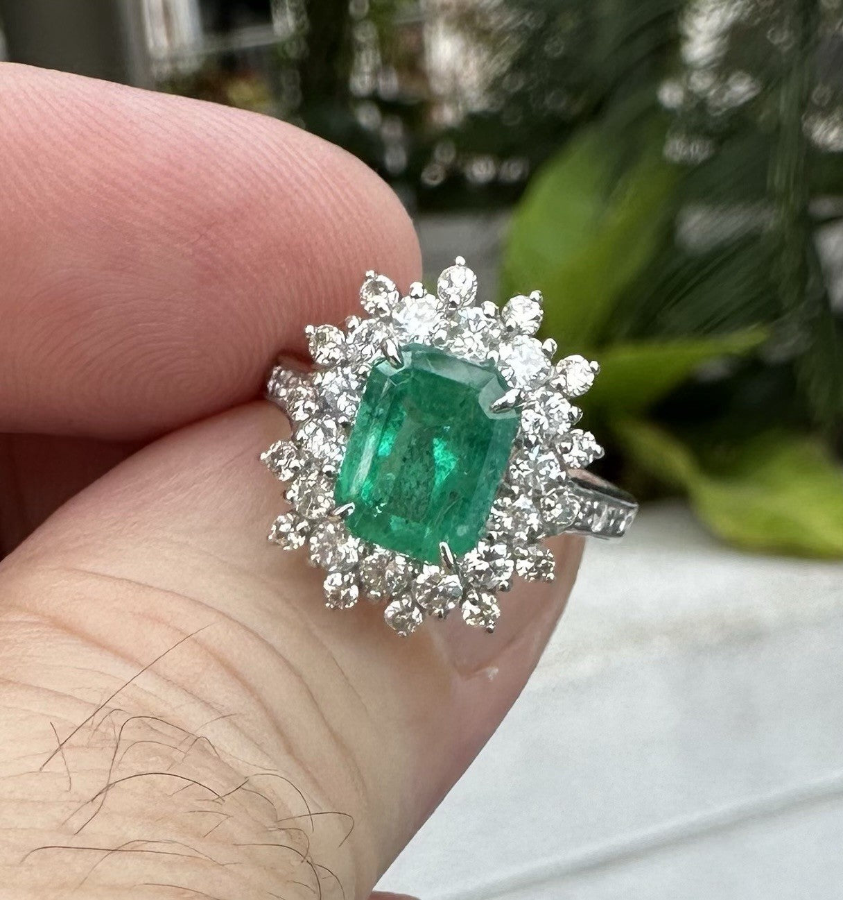 Magnificent 2.52ct Colombia Emerald & Diamond Platinum Ring