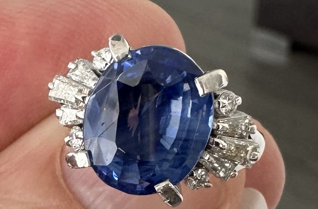An Exquisite Unheated 6.22ct Blue Sapphire & Diamond Ring GIA