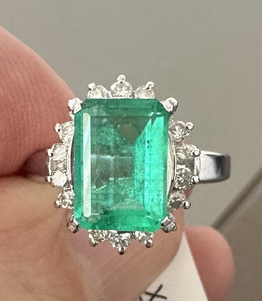 BARGAIN OF THE WEEK  2.46ct Colombia Emerald & Diamond Ring