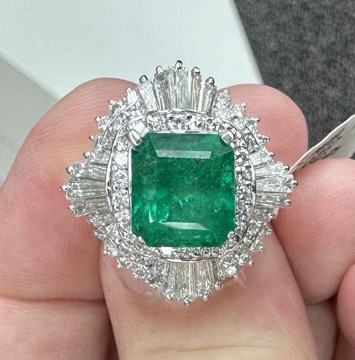 A Superb 4.43ct Colombia Emerald & Diamond Ring