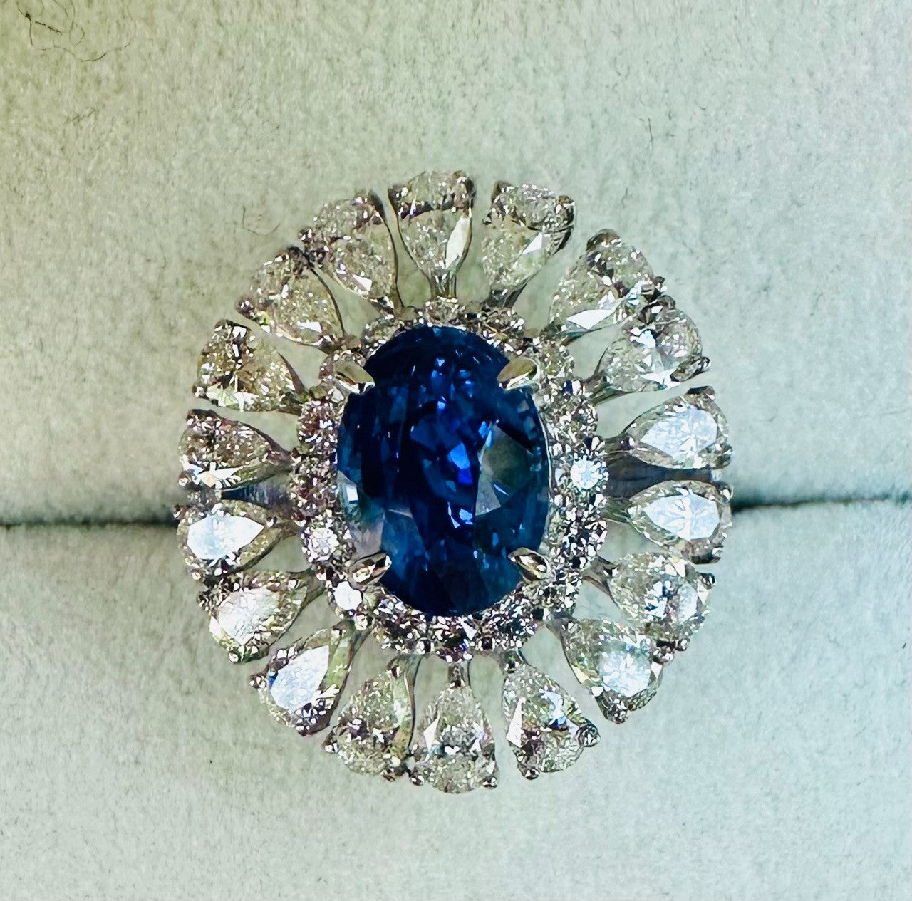 An Exquisite 3.10ct Unheated Blue Sapphire No Heat Platinum & Diamond Ring