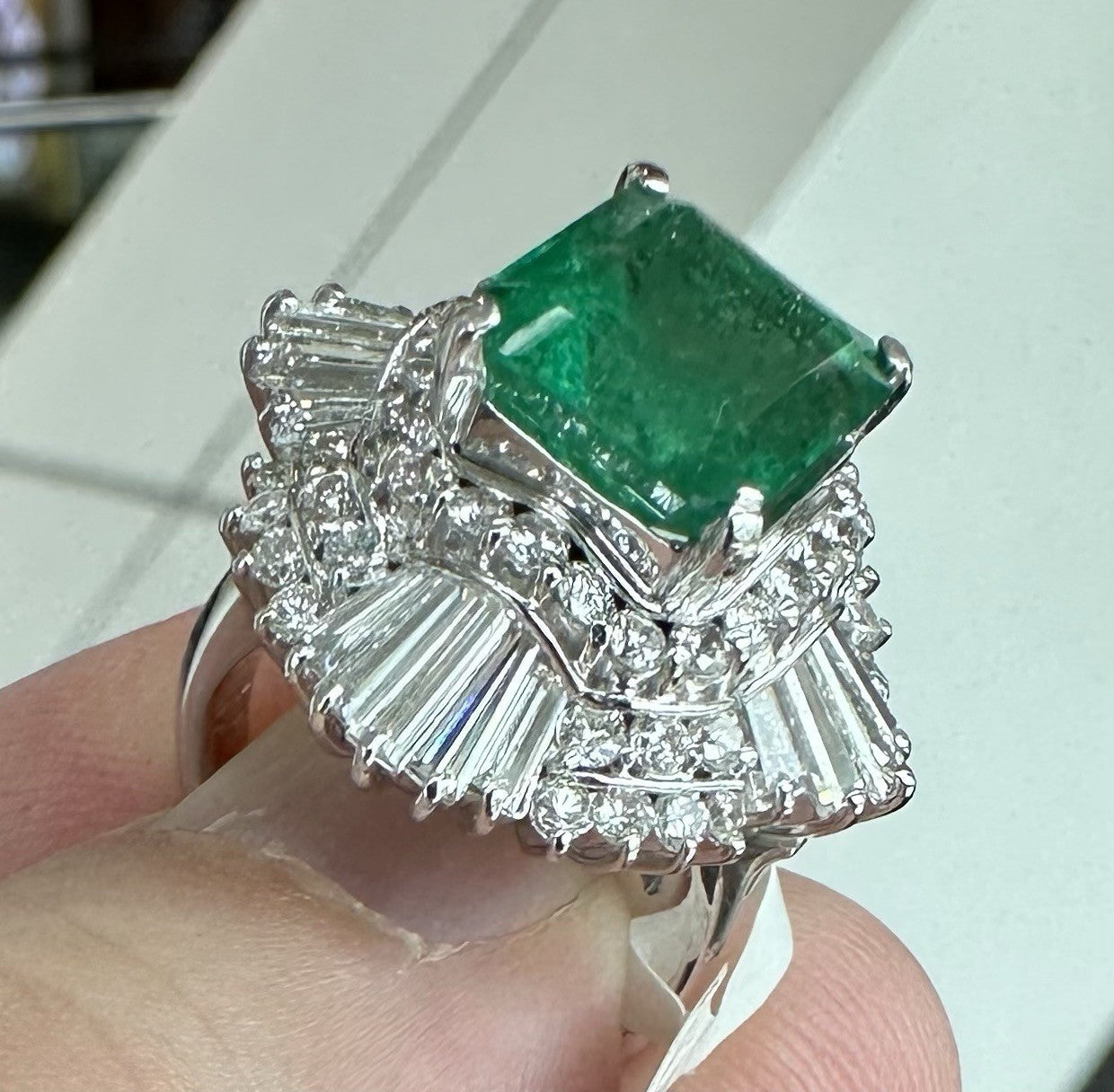 A Superb 4.43ct Colombia Emerald & Diamond Ring