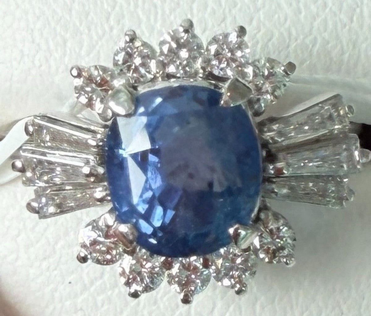 A Delightful 3.34ct Unheated Blue Sapphire Platinum & Diamond Ring