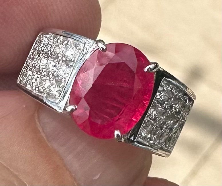 A Magnificent 3.21ct Burma Ruby & Diamond Platinum Ring