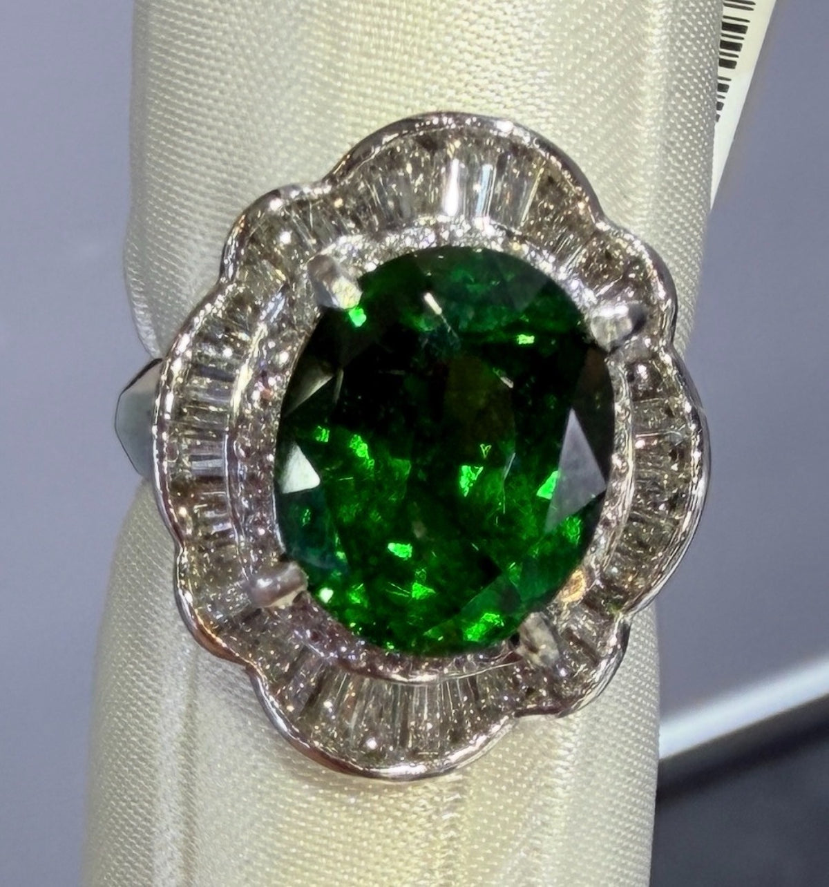 A Gorgeous 5.36ct Tsavorite & Diamond Platinum Ring