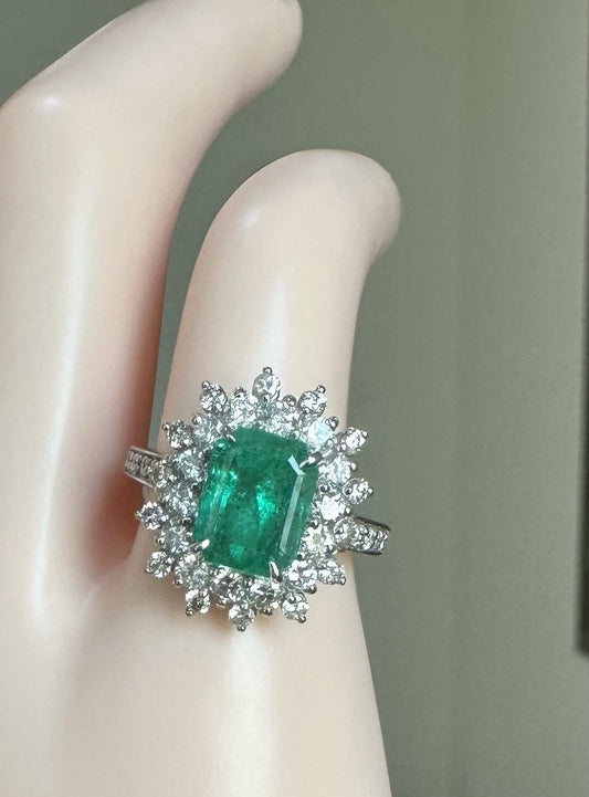 Magnificent 2.52ct Colombia Emerald & Diamond Platinum Ring