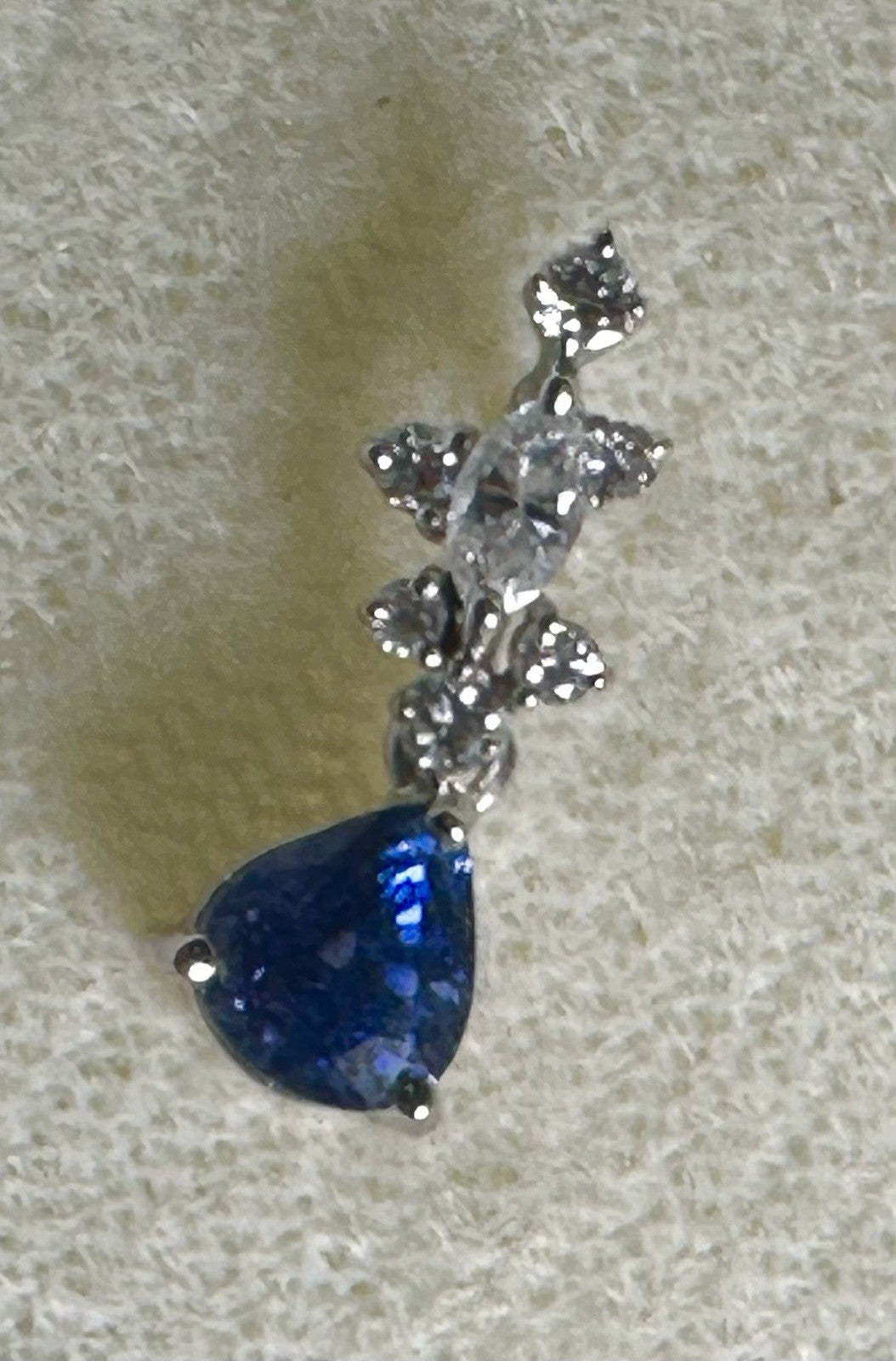 An Exquisite 0.99ct Unheated Royal Blue  Sapphire & Diamond Platinum Pendant
