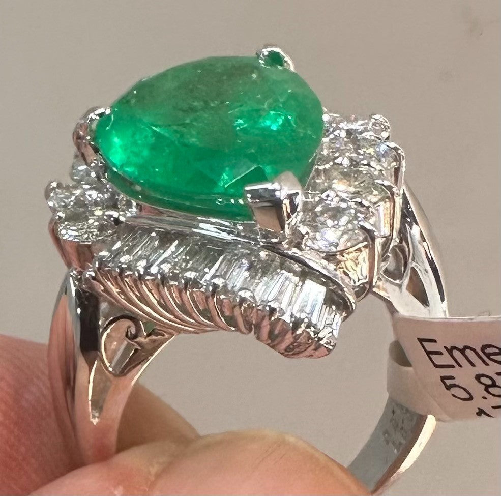 An Extraordinary 5.87ct Colombia Emerald & Diamond Platinum Ring