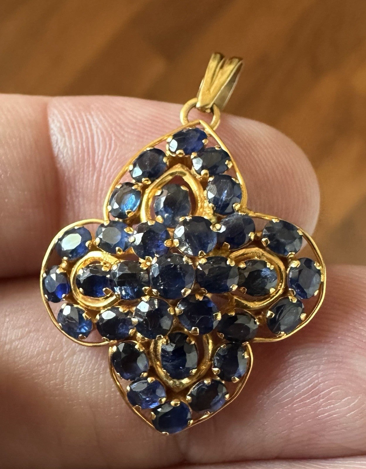 A Delightful Antique Burma Unheated Blue Sapphire Yellow Gold Brooch Pin