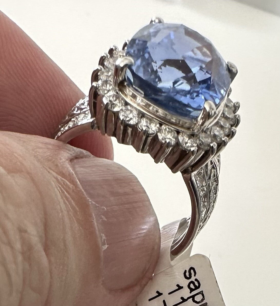 A Stunning Unisex 11.83ct Cornflower Blue Sapphire Plat & Diamond Ring